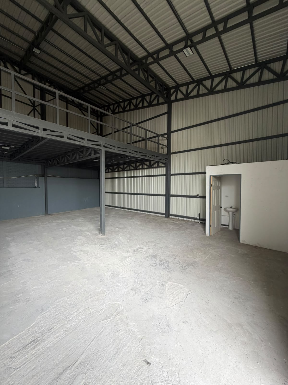 BODEGA N°5  EN RADIAL DE BELEN